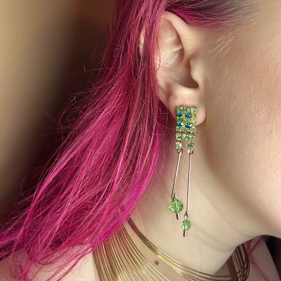 Vintage Gold tone & Green Rhinestone Jewelry Set-Brooch, Necklace & Earrings - Picture 5 of 12